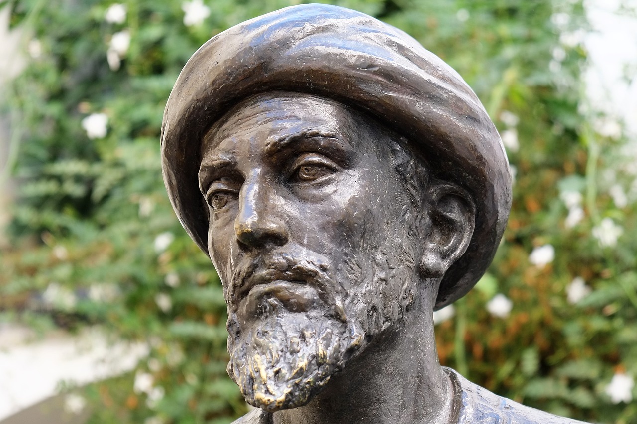 Maimónides y su Perspectiva Sobre Dios