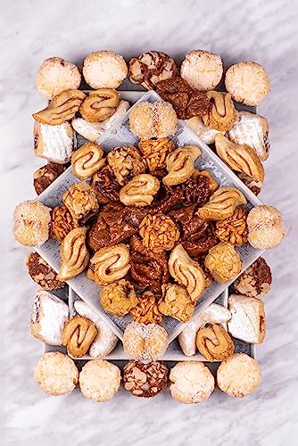 NUEVO SURTIDO PETIT FOR. 600 gr. Descubre el sabor exquisito de los pasteles artesanos marroquíes de Caprichos Árabes y déjate cautivar por una experiencia dulce llena de tradición y encanto.